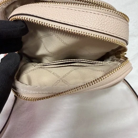 🎀Michael Kors Pink Crossbody Bag - Picture 5 of 13